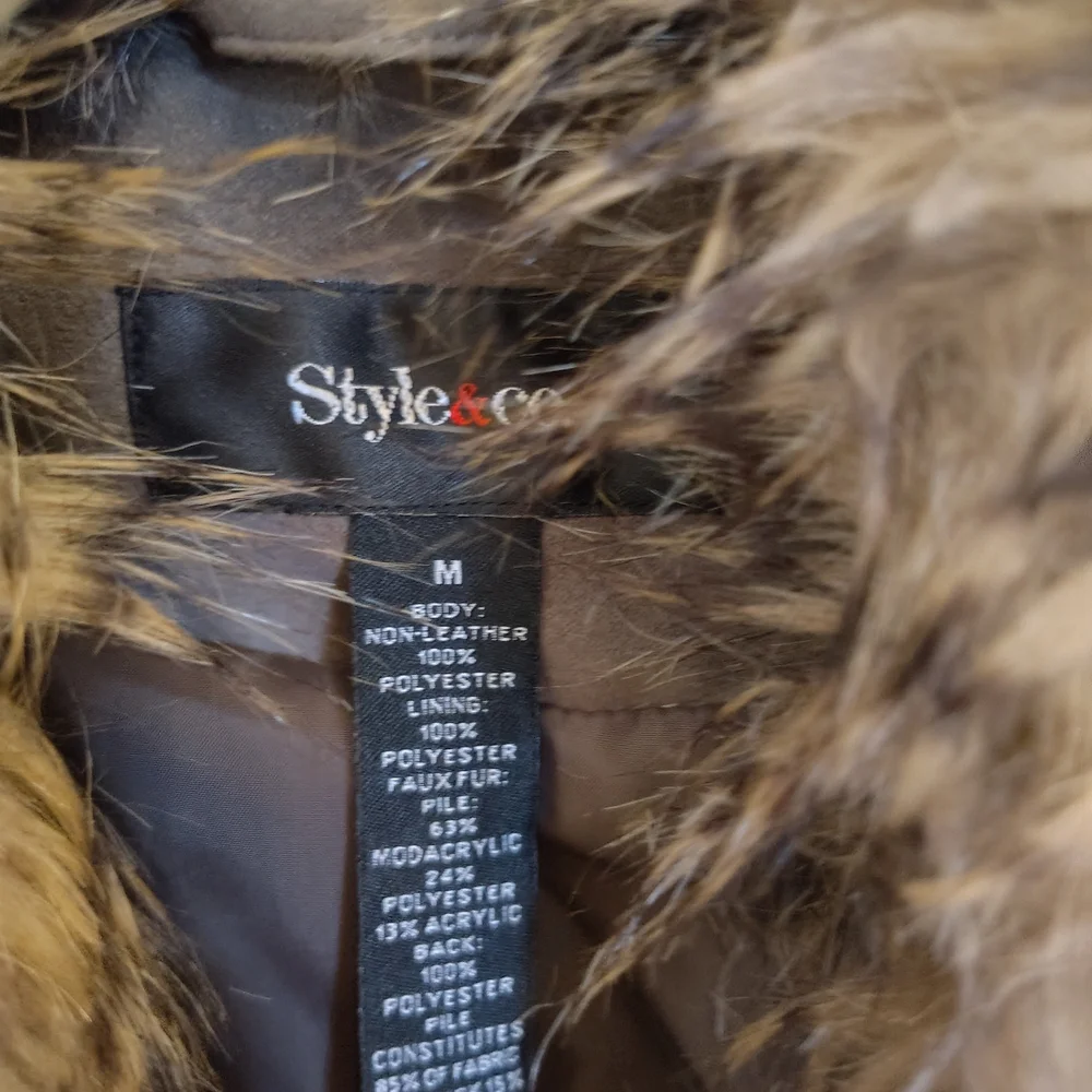 Women's Gray Faux Fur Vest - Picture 5 of 9